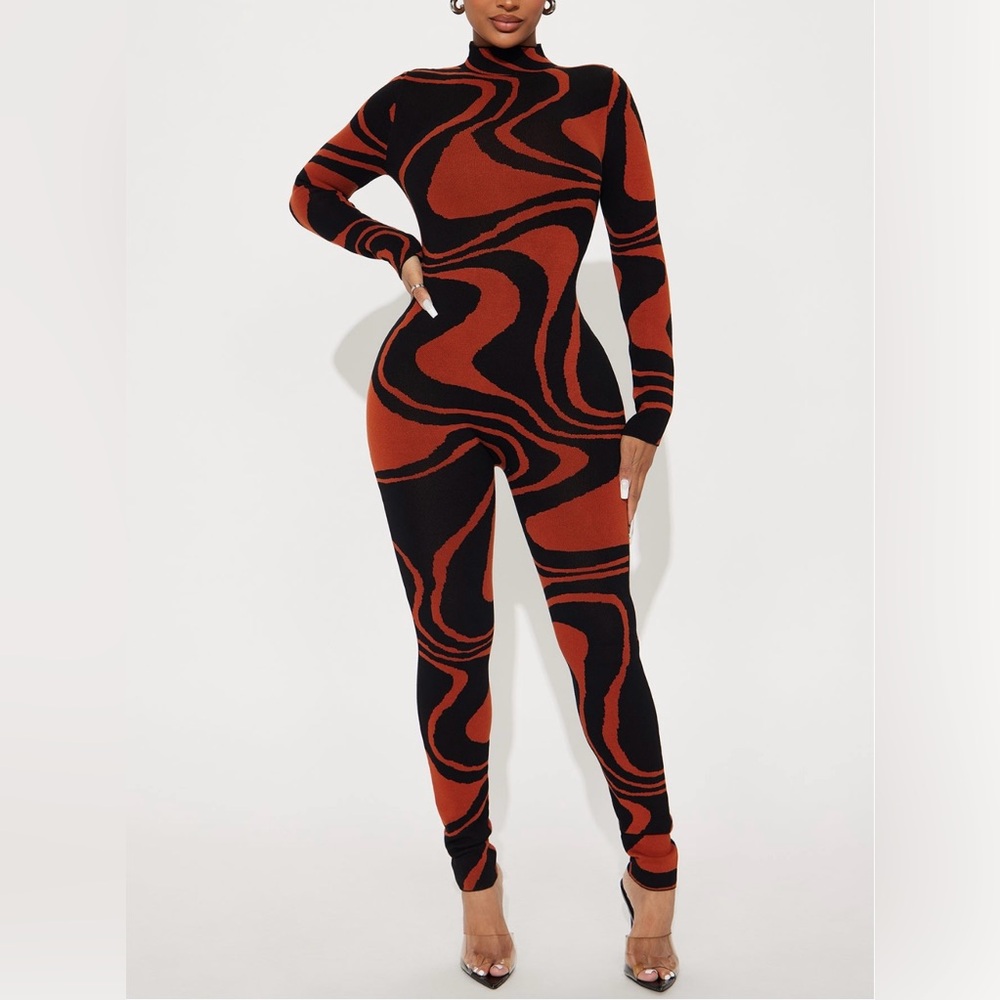 FASHION NOVA  I  Black & Rust colored Sweater Jumpsuit